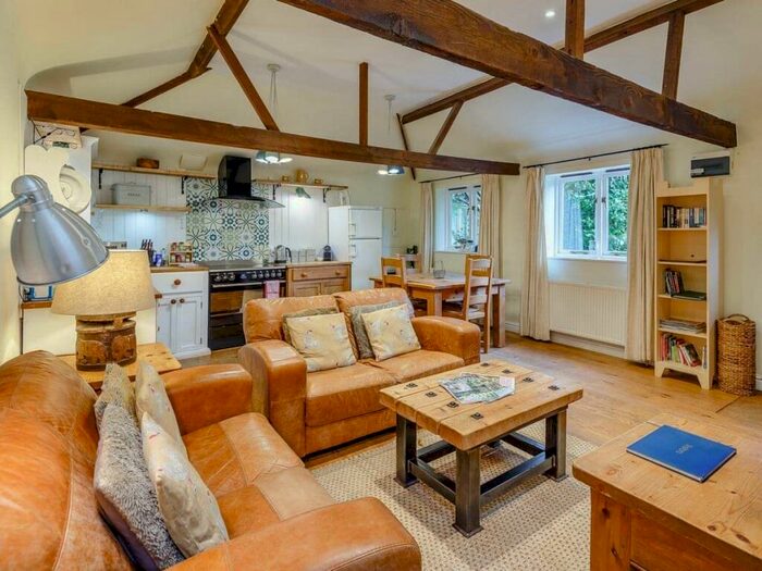 2 Bedroom Cottage To Rent In Lower Farm Noke, OX3