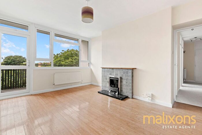 2 Bedroom Flat For Sale In Strathdon Drive, London, SW17