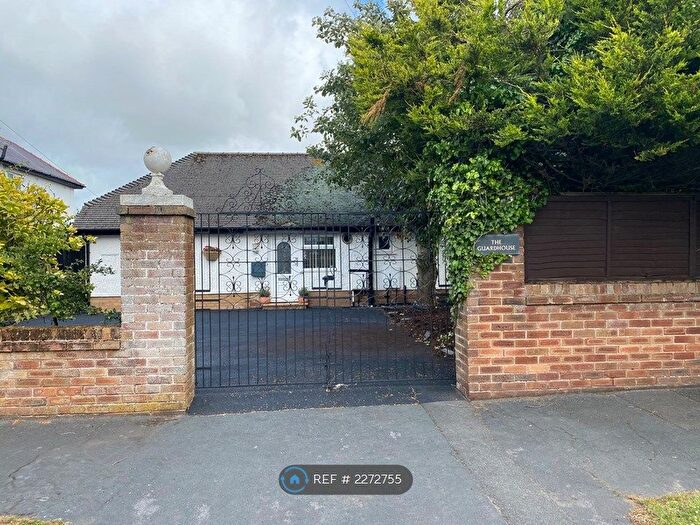 2 Bedroom Bungalow To Rent In The Guardhouse, Lytham St Annes Lancashire, FY8