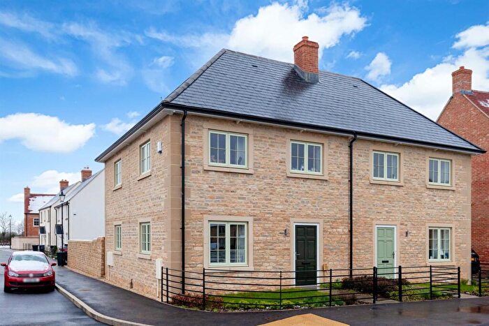 3 Bedroom Semi-Detached House To Rent In Cowells Road, Woodstock, OX20