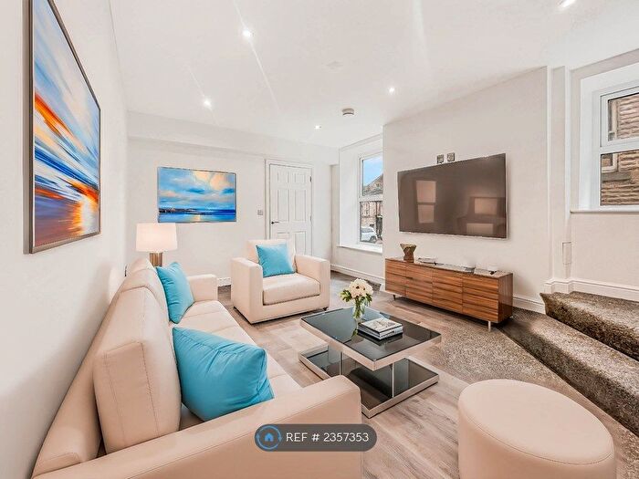 1 Bedroom Flat To Rent In Rochdale Road, Bacup, OL13