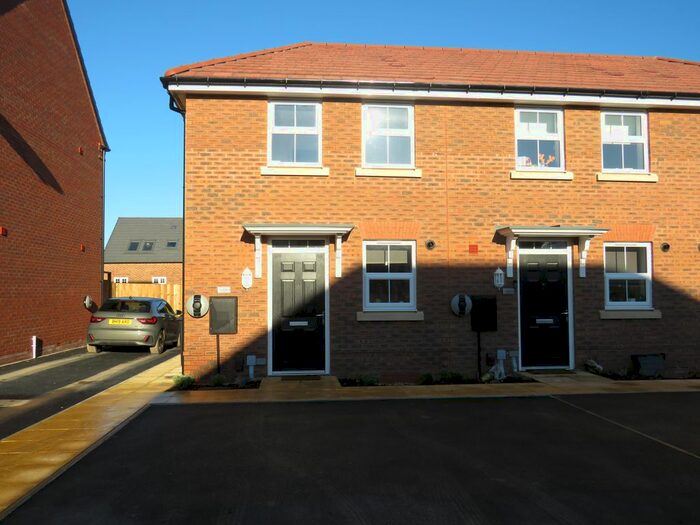 2 Bedroom Property To Rent In Woodhead Road, Warwick CV34