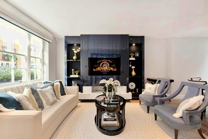4 Bedroom Mews To Rent In Clabon Mews, Knightsbridge, SW1X