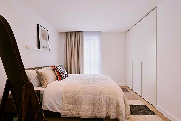 2 Bedroom Apartment To Rent In New Drum Street, Tower Hamlets, London, E1