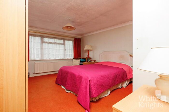 4 Bedroom Semi-Detached House For Sale In Wokingham Road, Earley, Reading, Berkshire, RG6