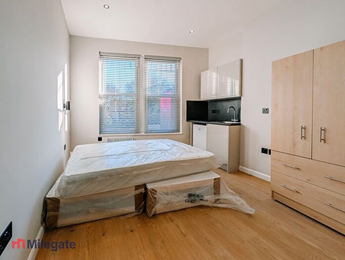 Studio To Rent In Blenheim Mansions, Brixton Hill, London, SW2