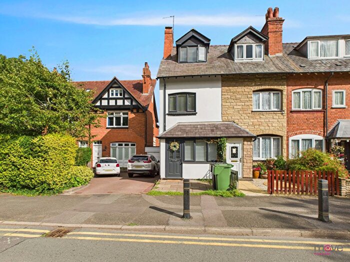 3 Bedroom End Of Terrace House For Sale In Hewell Road, Barnt Green, B45