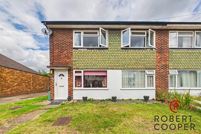 2 Bedroom Maisonette For Sale In Beech Avenue, Ruislip, HA4