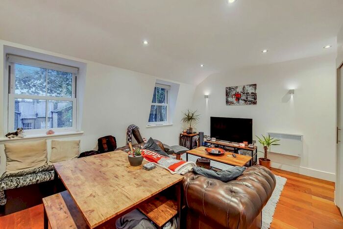 2 Bedroom Flat To Rent In Hazlewood Mews, Clapham North, London, SW9