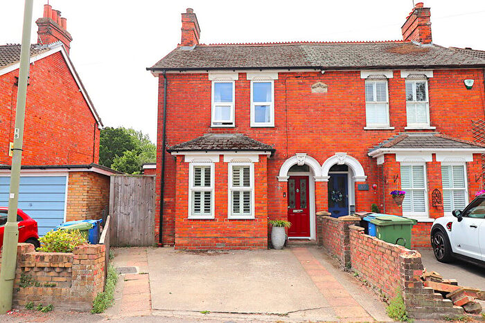3 Bedroom Semi-Detached House For Sale In Fleet Road, Farnborough, GU14