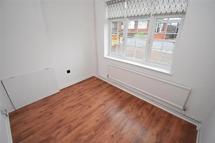 2 Bedroom Bungalow For Sale In Canberra Gardens, Luton, Bedfordshire, LU3