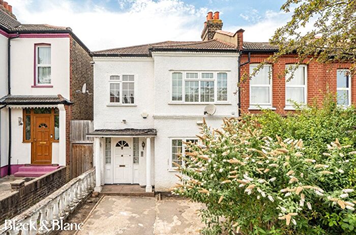 3 Bedroom End Of Terrace House For Sale In Wellmeadow Road, London, SE6