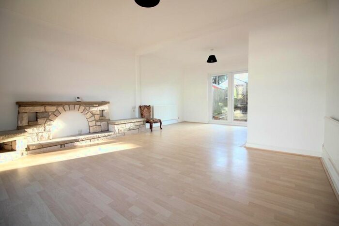 3 Bedroom Semi-Detached House To Rent In Summerhouse Avenue, Heston, Hounslow TW5