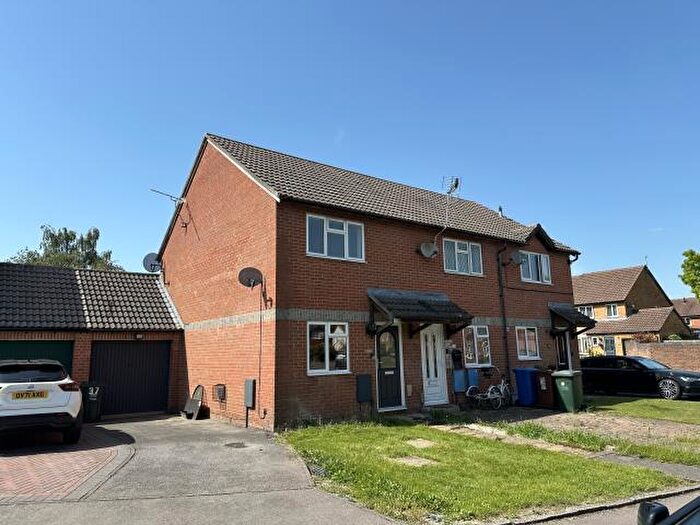 2 Bedroom Terraced House To Rent In Kestrel Way, Bicester, OX26