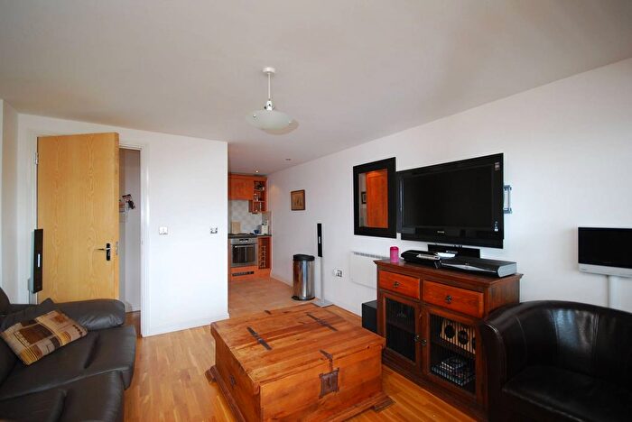 1 Bedroom Flat To Rent In Singapore Road, West Ealing, London, W13