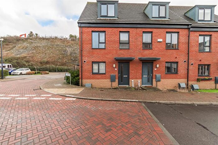 3 Bedroom End Of Terrace House For Sale In Ffordd Y Dociau, Barry, CF62