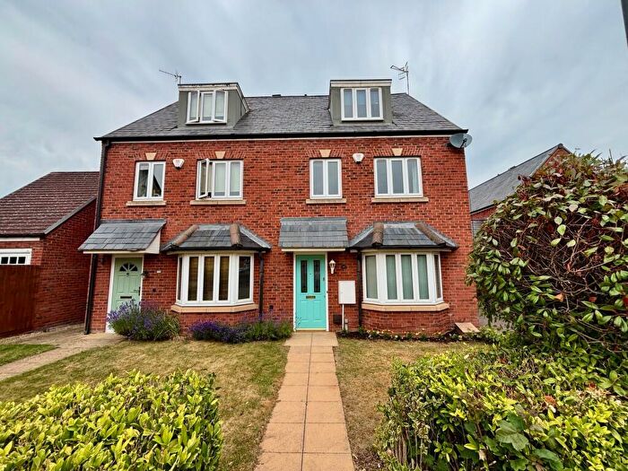 4 Bedroom Semi-Detached House To Rent In Wordsworth Avenue, Stratford-upon-Avon, CV37