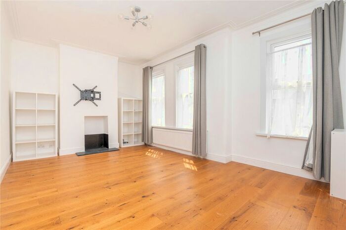 2 Bedroom Flat To Rent In Blyth Road, Walthamstow, London, E17