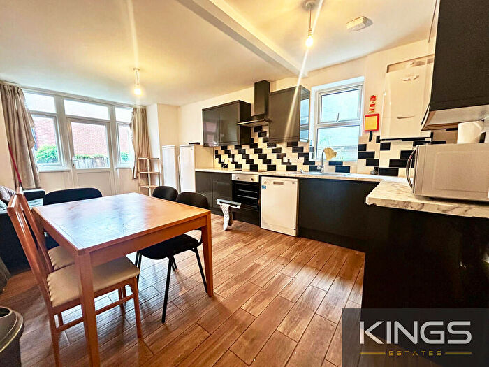 6 Bedroom Terraced House To Rent In Westridge Road, Southampton, SO17