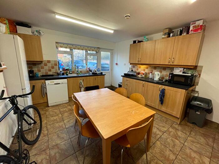 6 Bedroom Terraced House To Rent In Buckingham Mount, Hyde Park, Leeds, LS6