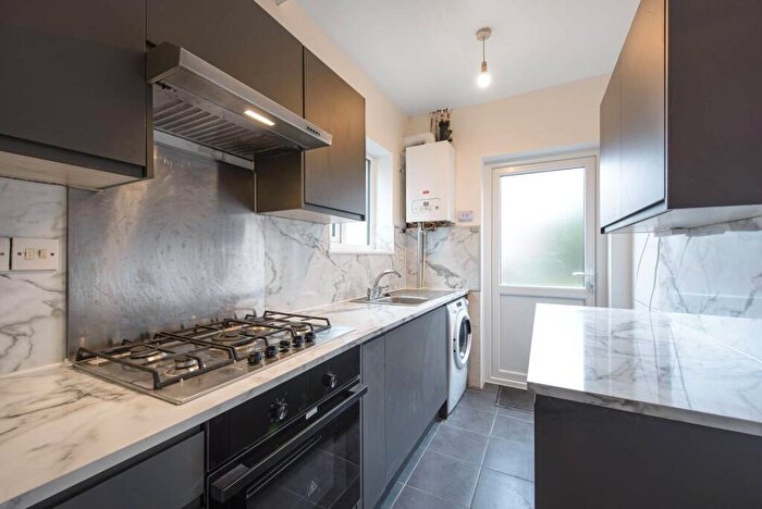 4 Bedroom Semi Detached House To Rent In Colin Close, Colindale, London, NW9