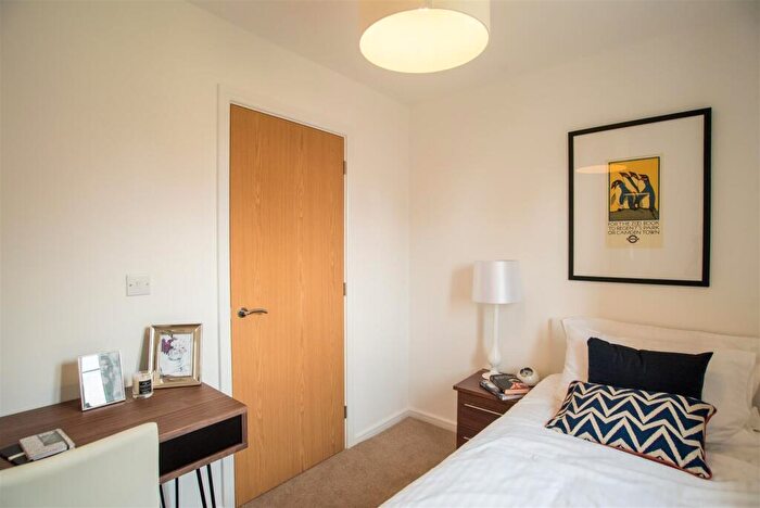 4 Bedroom Semi-Detached House To Rent In Butterworth Road, Sutton In Ashfield, NG17