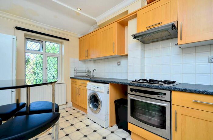 Studio To Rent In Albemarle Road, Beckenham, BR3