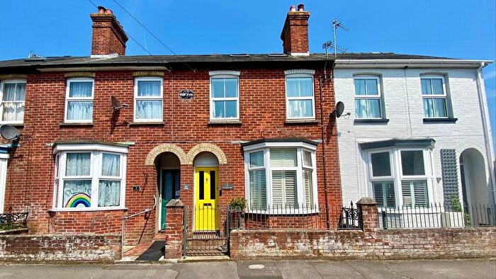 1 Bedroom Flat For Sale In South Street, Pennington, Lymington, SO41