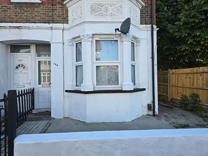 2 Bedroom Semi Detached House To Rent In Martindale Road, Hounslow, TW4
