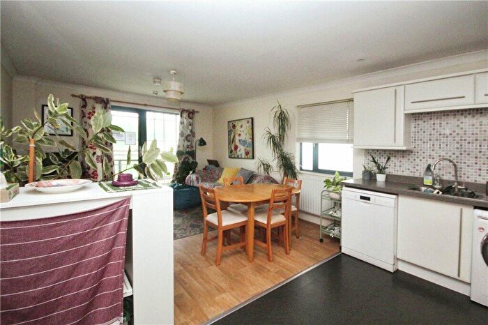 2 Bedroom Apartment To Rent In Crown Dale, London, SE19