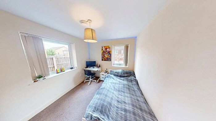 4 Bedroom Semi-Detached House To Rent In Kilbourn Street, Nottingham, NG3