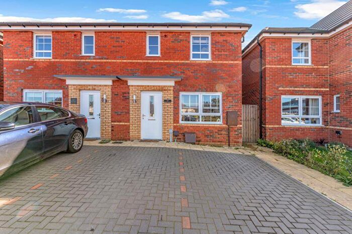 3 Bedroom Semi-Detached House To Rent In Grange Close, New Waltham, DN36