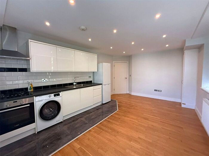2 Bedroom Flat To Rent In London Road, Bracknell, Berkshire, RG12