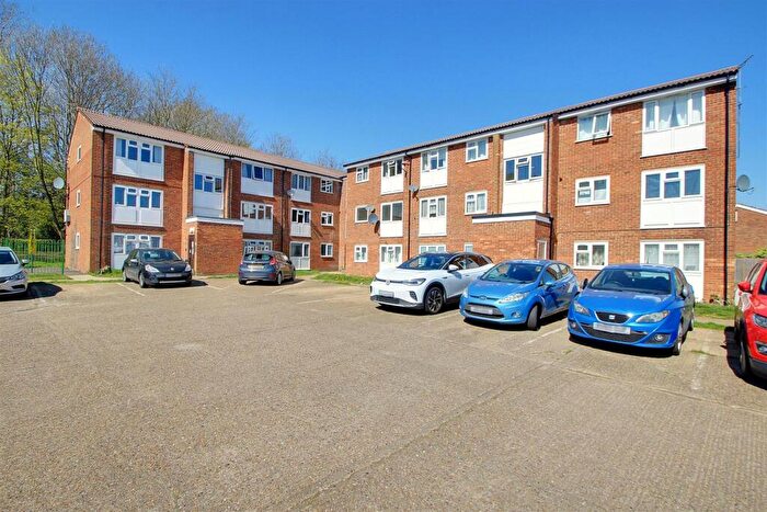 2 Bedroom Apartment To Rent In Cleves Road, Hemel Hempstead, HP2