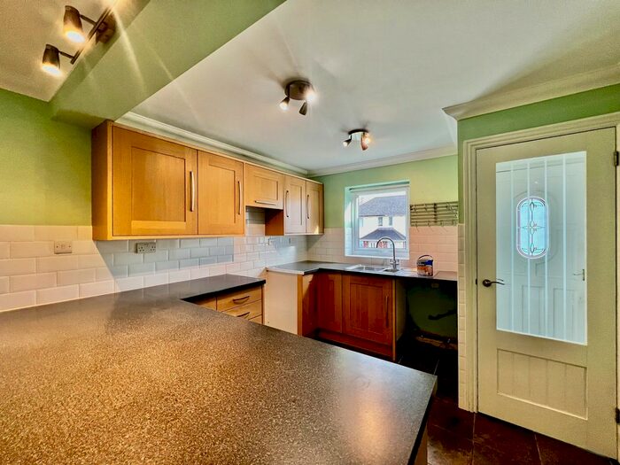 3 Bedroom Semi-Detached House To Rent In High View Way, Southampton, SO18