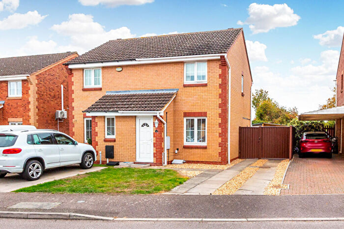 2 Bedroom Semi-Detached House For Sale In Betony Walk, Rushden, NN10