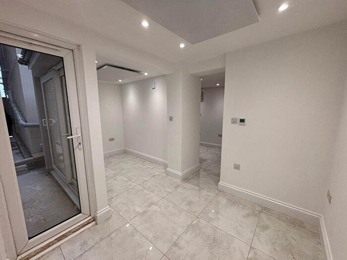 Flat To Rent In Middle Street, Brighton, BN1