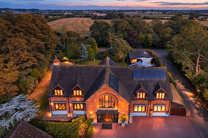 5 Bedroom Property For Sale In Welford Road, Long Marston, CV37