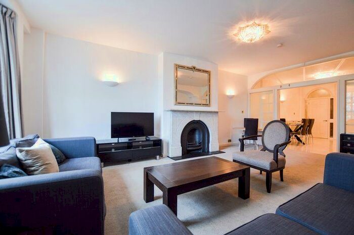 5 Bedroom Apartment To Rent In Strathmore Court, Park Road, NW8