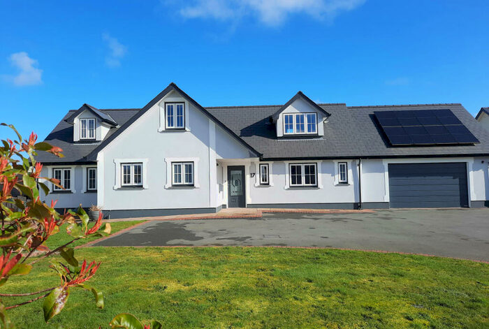 5 Bedroom Bungalow For Sale In Caerwgan, Aberbanc, NO17