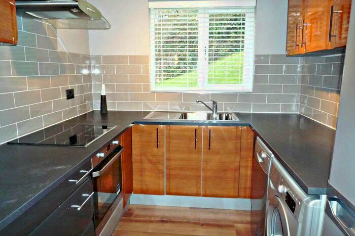 2 Bedroom Flat To Rent In Lingfield Close, HP13
