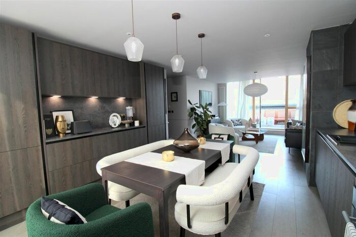 3 Bedroom Flat To Rent In Regent Street, Brighton, BN1