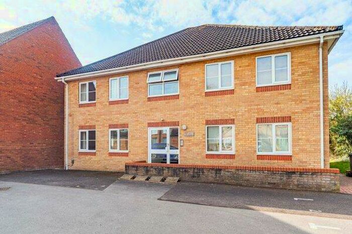 2 Bedroom Flat To Rent In Lynwood Drive, Andover, SP10