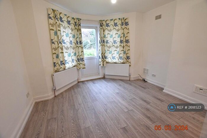 1 Bedroom Flat To Rent In Crescent Road, Luton, LU2