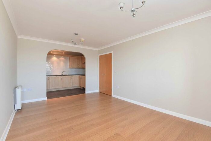 2 Bedroom Flat To Rent In London Road, London, SW16