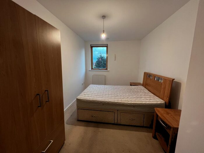 2 Bedroom Flat To Rent In Bowman Lane, Leeds, West Yorkshire, LS10