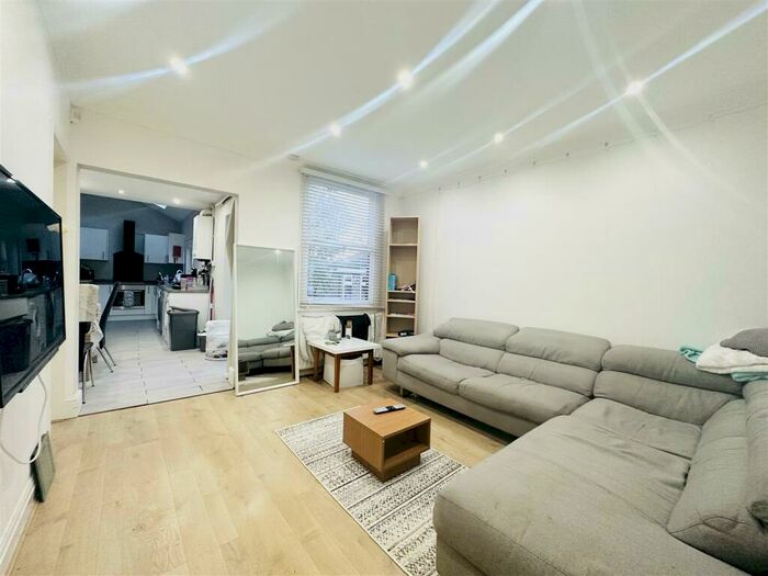 6 Bedroom House To Rent In Balfour Road, Nottingham, NG7