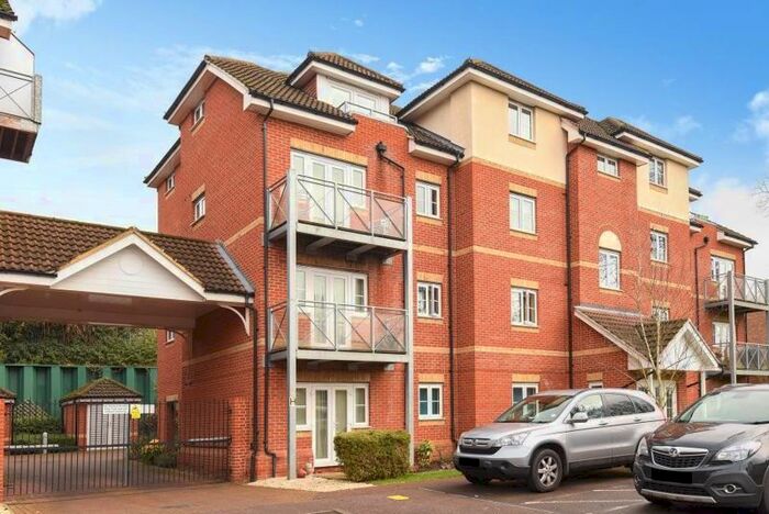 2 Bedroom Flat To Rent In Coopers Rise, High Wycombe, HP13