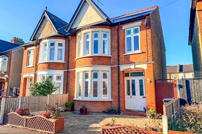 3 Bedroom Semi Detached House For Sale In Hamstel Road, Southend-On-Sea, SS2