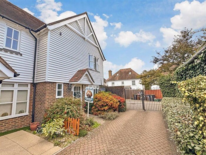 3 Bedroom Semi-Detached House For Sale In Anisa Close, Kings Hill, West Malling, Kent, ME19